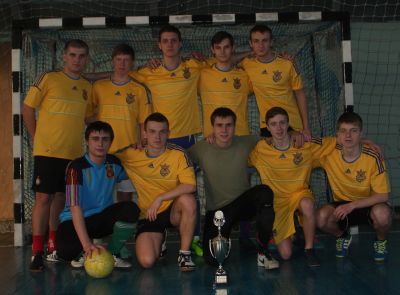 Команда факультету з міні-футболу - чемпіон кубку Овдунова в 2014-2015 навчальному році